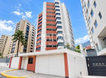 Departamento · 396m² · 4 Habitaciones · 2 Estacionamientos · Amplio Departamento en Venta de 396 m² en El Bosque