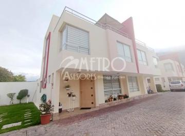 Casa · 152m² · 4 Habitaciones · 2 Estacionamientos · Casa en Venta de 152 m² en La Pampa Pomasqui