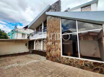 Casa · 764m² · 13 Habitaciones · 6 Estacionamientos · Casa Rentera en Venta 764 m² en La Jipijapa
