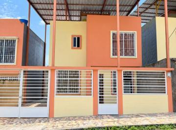 Casa de 3 habitaciones, Santo Domingo · Hermosa Casa en Urbanización Cerrada de Dos Plantas y Terraza Para Construir Departamento