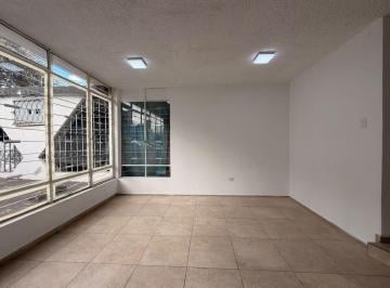 Casa de 3 habitaciones, Quito · Casa Comercial de Renta Av Edmundo Carvajal con Parqueaderos Frontales