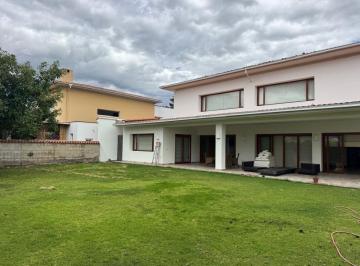 Casa de 5 habitaciones, Quito · Renta, Hermosa Casa en La Urbanización La Viña de Cinco Habitaciones