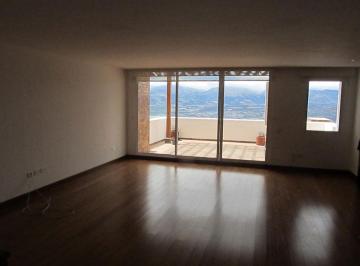Departamento de 3 habitaciones, Quito · En Venta Hermoso Dúplex con Vista Al Valle en Lomas de Monteserrin