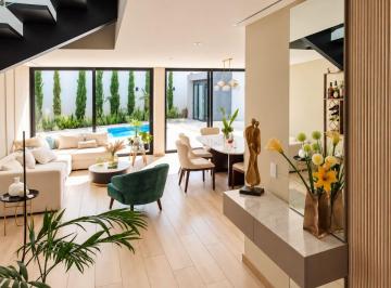 Casa de 4 habitaciones, Quito · En Renta Casa Amoblada de Cuatros Dorm. 325 m² - Tumbaco