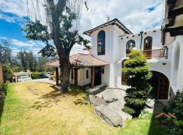 FACHADA FRONTAL · Vendo Casa en Quito, y Útil Para Club.