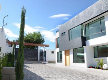 Casa · 226m² · 3 Habitaciones · 2 Estacionamientos · Casa en Tumbaco