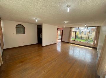 Casa de 7 habitaciones, Quito · En Venta: Excelente Propiedad con 2 Casas de Venta - Sector El Batán