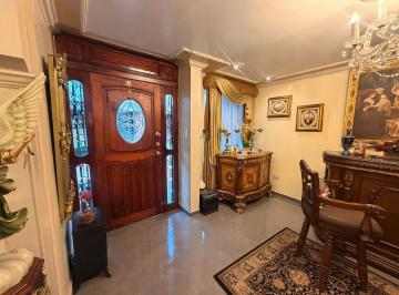 Casa de 4 habitaciones, Quito · Casa en Venta Sector Colegio Sek, Embajada Americana, Solca