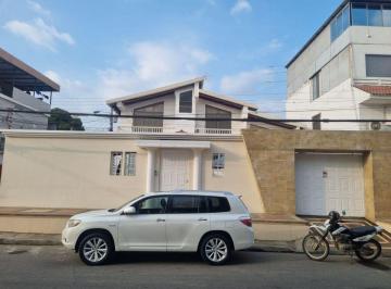 Casa de 5 habitaciones, Portoviejo · Casa de Venta en Portoviejo Zona Comercial