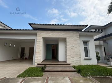 Casa · 390m² · 3 Habitaciones · 1 Estacionamiento · Alquiler de Casa con 3 Habitaciones en Isla Mocolí A. m.