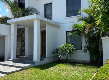 Casa de 4 habitaciones, Guayaquil · Venta, Espectacular Residencia en La Isla Mocoli