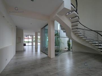 Casa · 380m² · 3 Habitaciones · 2 Estacionamientos · Casa en Alquiler de 3 Habitaciones Semiamoblado en Vía Samborondon m. a