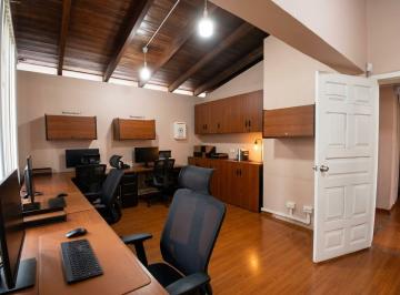 Casa de 5 habitaciones, Quito · Sector Mañosca, Venta Casa 303 m² de Construcc. Ideal Para Empresas U Oficinas, Lote 280 m²