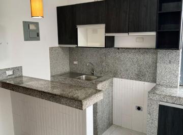 Suite de 1 habitación, Guayaquil · Junto a Álamos Hermosa Suite Moderna en Cdla Orellana Cerca Riocentro Norte Cerca Alquilan Parqueo