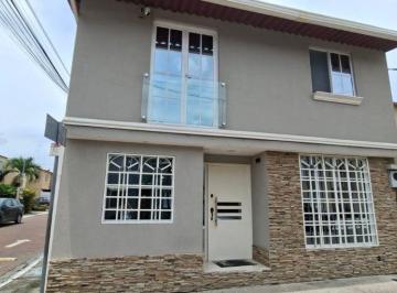 Casa Venta de 5 habitaciones · Vendo Casa Esquinera 5 Dorm. Urb. Villas del Rey