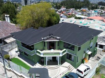 Casa de 4 habitaciones, Quito · Casa Familiar y Rentera Frente a La Espe
