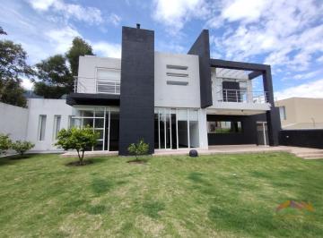 Casa · 366m² · 3 Habitaciones · 2 Estacionamientos · Renta Amplia Casa con Jardín - Lumbisí Cumbayá