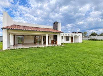 Casa · 300m² · 3 Habitaciones · 8 Estacionamientos · Casa en Arriendo Sector El Chiche, Puembo