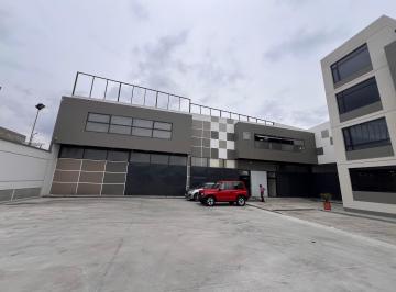 Bodega-Galpón , Quito · Bodega 300 m² Mas 120 m² de Oficinas Modernas Sector Calderon