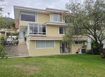 Casa de 3 habitaciones, Quito · Oportunidad Vendo Majestuosa Casa de Lujo en El Pinar Alto