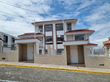 Casa de 5 habitaciones, Quito · Casa Nueva en Venta, Cashapamba