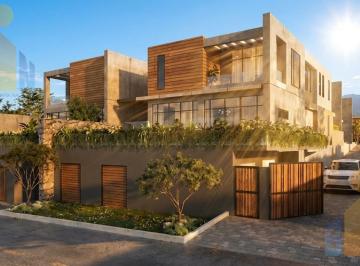 Casa · 321m² · 4 Habitaciones · 4 Estacionamientos · Casa en Monteserrín