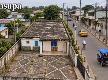 Casa de 3 habitaciones, Atacames · Casa Independiente con 3 Dorm. en Venta en Tonsupa, a un Kilómetro de La Playa