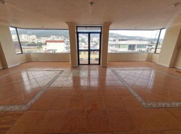 Departamento de 3 habitaciones, Quito · Vivienda en Arriendo | 160 m²
