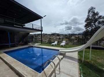 Casa de 4 habitaciones, Cuenca · Rento o Arriendo Espectacular Casa con Piscina
