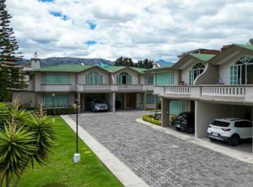 Casa de 4 habitaciones, Quito · Casa de 299 m² con 4 Dorm. en Venta en Conocoto Urbanización San José del Valle