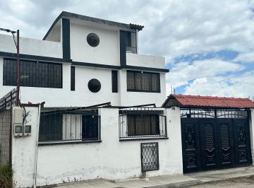 Casa de 8 habitaciones, Quito · Casa Rentera en Venta San Juan de Calderon - Quito