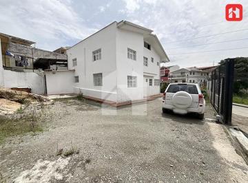 Casa de 3 habitaciones, Cuenca · Vendo Espectacular Casa Esquinera en #cuenca– Sector Tejar – El Sarar (Cv4214)
