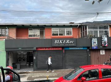 Frente de Casa ( Sobre Av Amazonas) · Casa en Venta con Local Comercial | El Labrador–av. Amazonas y El Inca