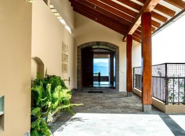 Casa · 2320m² · 5 Habitaciones · 7 Estacionamientos · Casa en Venta Sector Monteserrin Dentro de Urbanización Privada
