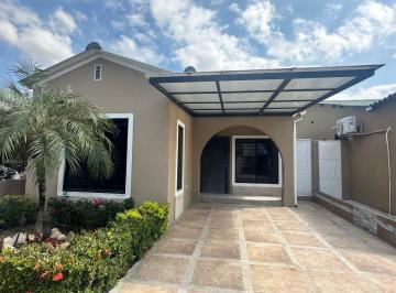 Casa de 3 habitaciones, Guayaquil · Alquiler Casa / Villa de Una Planta en Urbanizacion La Joya