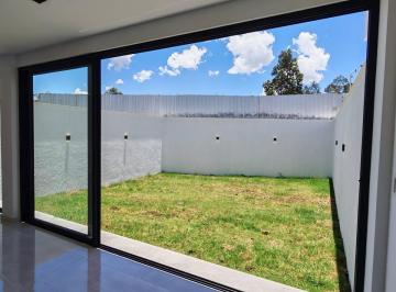 Casa · 185m² · 3 Habitaciones · 2 Estacionamientos · Casa en Venta en Challuabamba