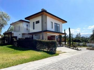 Casa de 4 habitaciones, Quito · Casa en Venta Sector Puembo, Quito