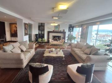 Departamento de 3 habitaciones, Quito · Departamento de 237 m² en Venta en Quito Tenis, 3 Habitaciones con Baño, Vista y Chimenea