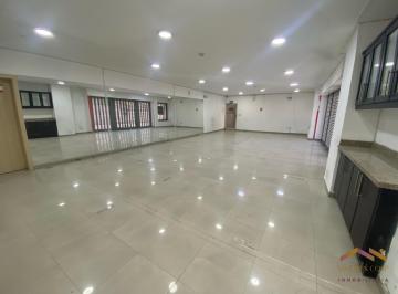 Local comercial · 121m² · 3 Estacionamientos · Amplio Local Comercial en Renta Monteserrin