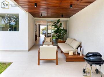 Casa · 158m² · 3 Habitaciones · 2 Estacionamientos · Hermosa Casa de Vente Tres Habitaciones Puembo