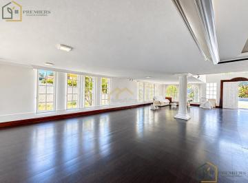 Casa · 663m² · 3 Habitaciones · 6 Estacionamientos · Casa de Dos Plantas en Venta en Iñaquito Alto | Amplio Jardín