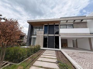 Casa de 4 habitaciones, Quito · Casa Moderna por Estrenar de 441 m² con 4 Habitaciones en Venta en Tumbaco