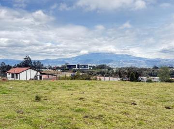 Terreno / Lote · 300m² · Venta Terrenos en Tababela de 300 m², Excelente Ubicación