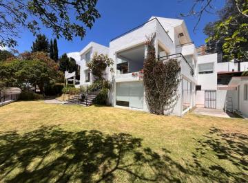 Departamento de 4 habitaciones, Quito · Rento Casa Amoblada en Monteserrin