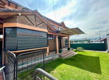 Casa · 402m² · 6 Habitaciones · 5 Estacionamientos - Remax Advance · Casa Venta Independiente 1042 m² Espe