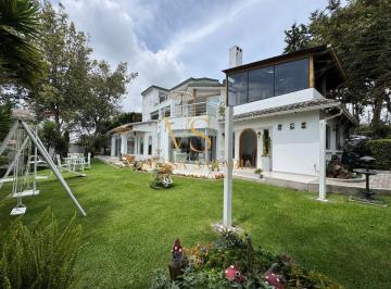 Casa de 5 habitaciones, Quito · Casa Moderna en Venta con Amplio Terreno en Urbanización Privada, Norte de Quito