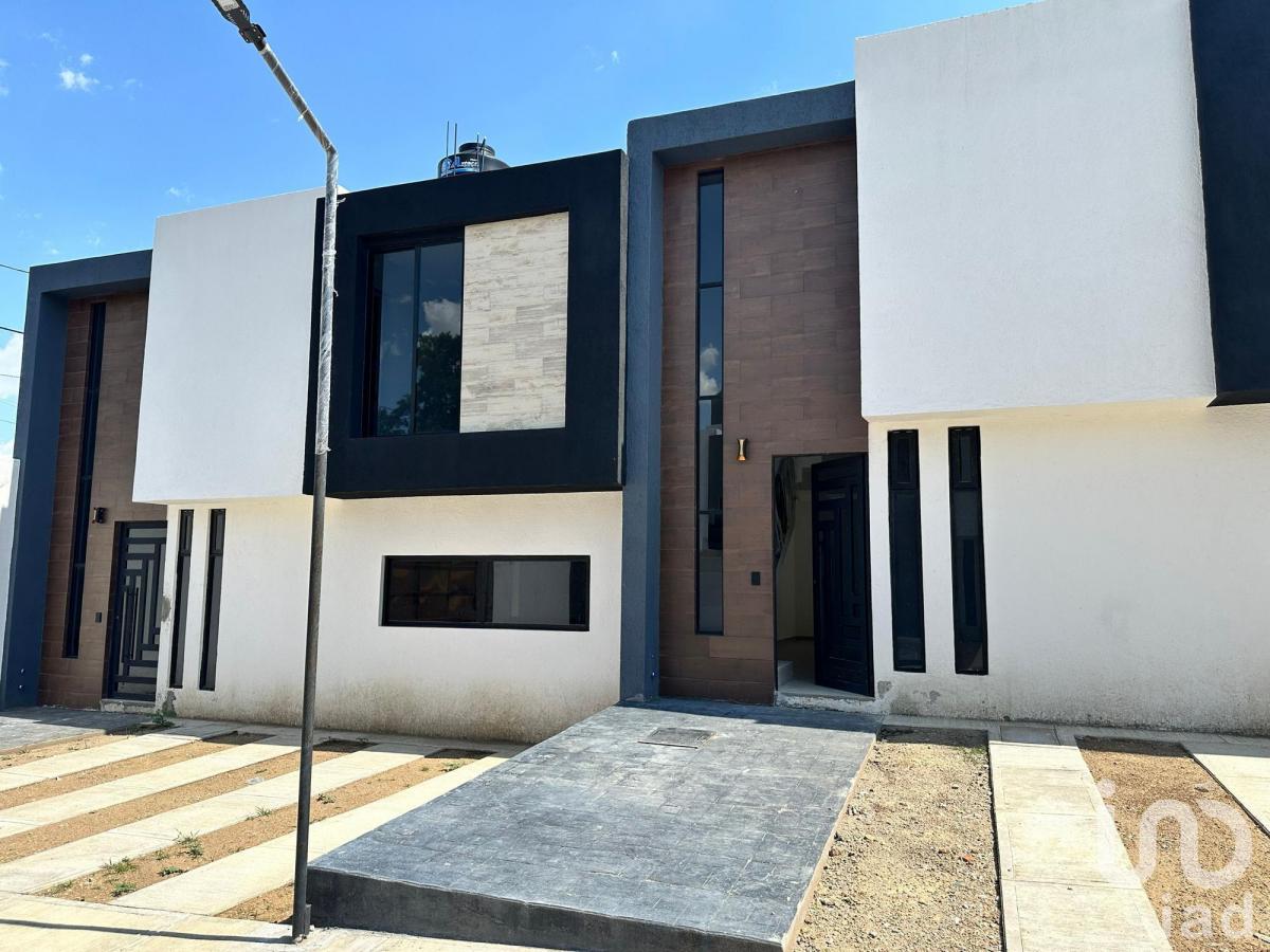 House for Sale in Santa María Acuitlapilco