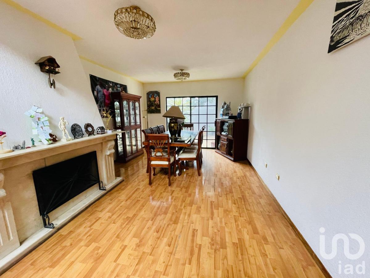 Casa en Venta, Colinas del Saltito, 4 Recamaras, 1 Planta Baja, Chimenea, Cúpula.
